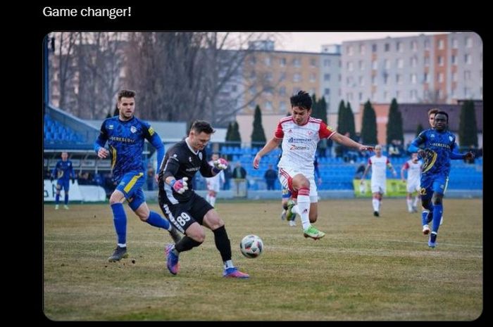 Witan Sulaeman, pemain FK Senica, beraksi di Slovakia.