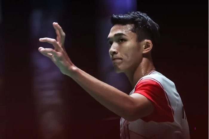 Jonatan Christie tampil di All England 2022.