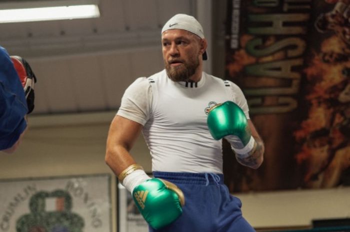 Conor McGregor dalam latihan menjelang comeback-nya ke UFC, Kamis (17/3/2022).