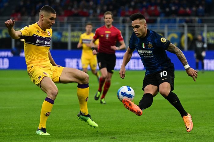 Inter Milan dan Fiorentina bermain imbang 0-0 di babak pertama pada laga pekan ke-30 Liga Italia 2021-2022.