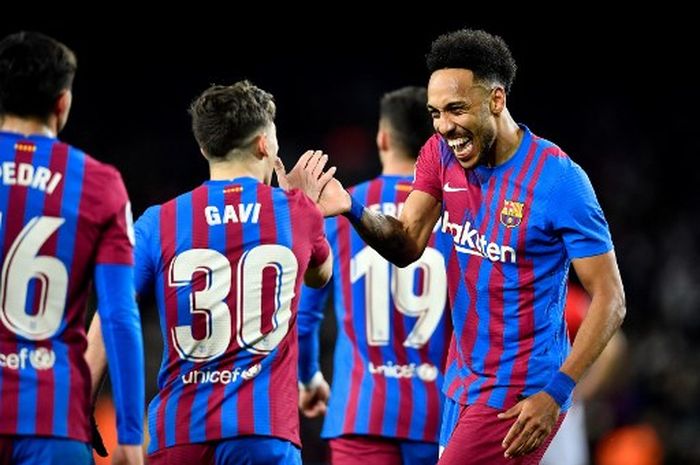 Pierre -Emerick Aubameyang merayakan gol Barcelona ke gawang Bilbao di Camp Nou (27/2/2022).