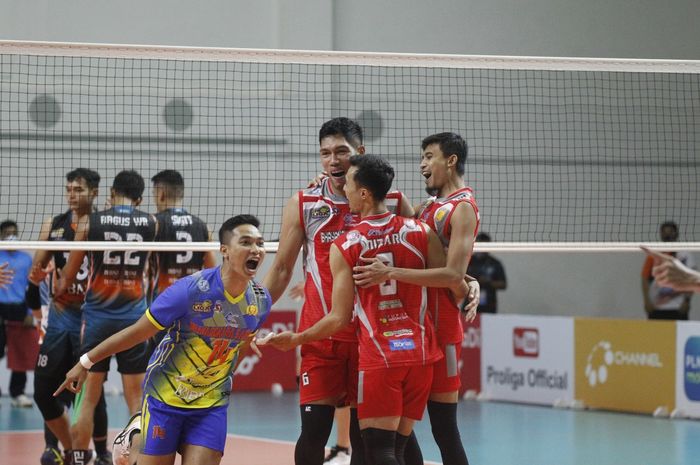 Para pemain Surabaya Bhayangkara Samator pada laga lanjutan Final Four Proliga 2022, Sabtu (19/3/2022)