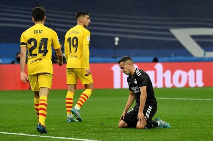 Penyerang Real Madrid, Lucas Vazquez, bereaksi dalam laga Liga Spanyol melawan Barcelona, di Santiago Bernabeu, Minggu (20/3/2022).