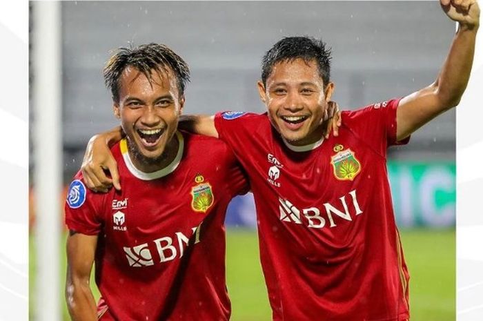 Dua Pemain Bhayangkara FC Muhammad Hargianto dan Evan Dimas.