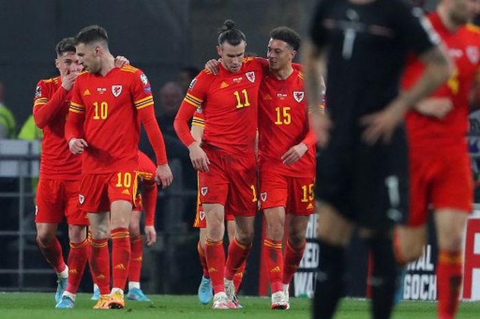 Gareth Bale (11) mencetak gol untuk timnas Wales ke gawang Austria pada semifinal play-off Piala Dunia 2022 di Cardiff (24/3/2022).