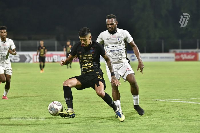 PSIS Semarang menelan kekalahan telak 0-4 atas Persipura dalam lanjutan Liga 1 2021-2022.