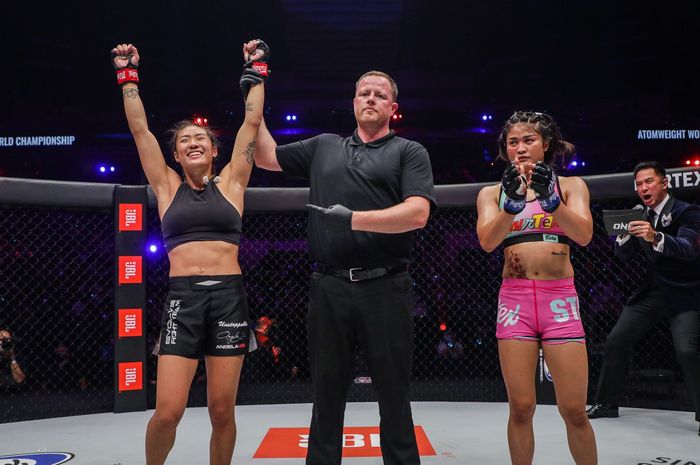 Angela Lee mengalahkan Stamp Fairtex di ONE X, Sabtu (26/3/2022) di Singapore Indoor Stadium.