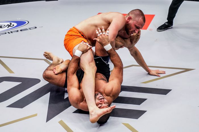 Laga submission grappling antara Reinier de Ridder kontra Andre Galvao di ONE X, Sabtu (26/3/2022) di Singapore Indoor Stadium.