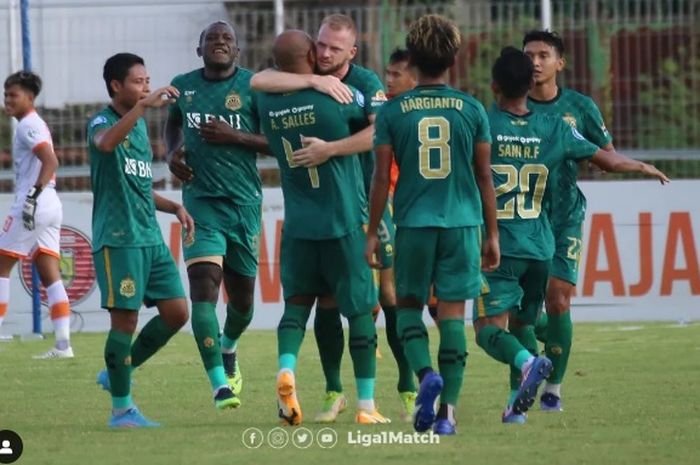 Pemain Bhayangkara FC, Melvin Platje usai membobol gawang Persiraja Banda Aceh pada laga pekan ke-34 Liga 1 2021-2022.