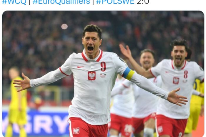 Striker timnas Polandia, Robert Lewandowski, merayakan gol ke gawang timnas Swedia dalam laga final play-off Path B Kualifikasi Piala Dunia 2022 Zona Eropa di Stadion Slaski, 29 Maret 2022.