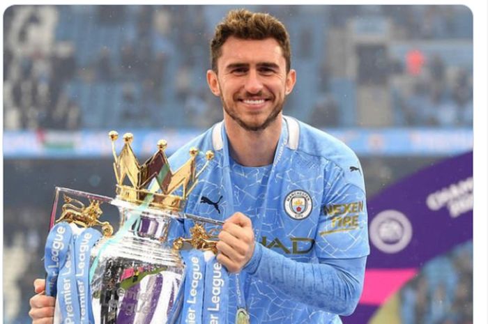 Aymeric Laporte ketika menjuarai Liga Inggris 2020-2021 bersama Manchester City.