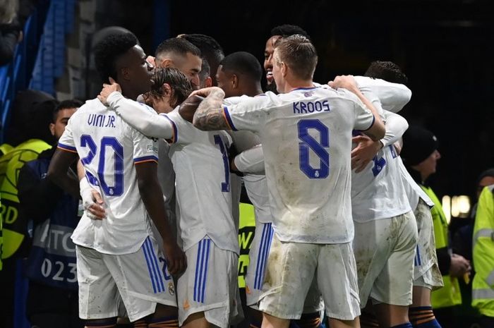 Keceriaan para pemain Real Madrid usai mengalahkan Chelsea di Stamford Bridge, Rabu (6/4/2022).