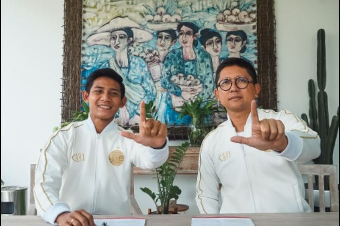 Presiden Persija Mohamad Prapanca saat meresmikan kedatangan pemain kedua, FIrza Andika