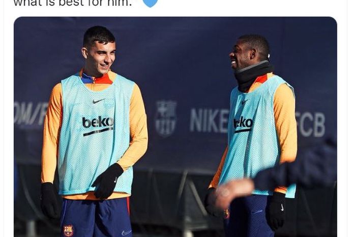 Ferran Torres (kiri) dan Ousmane Dembele dalam sesi latihan FC Barcelona.