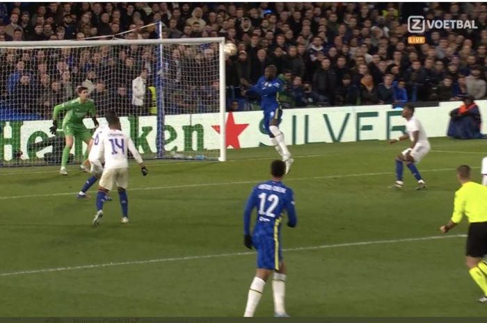 Romelu Lukaku melewatkan peluang emas dalam laga Liga Champions antara Chelsea vs Real Madrid di Stamford Bridge, London (6/4/2022).