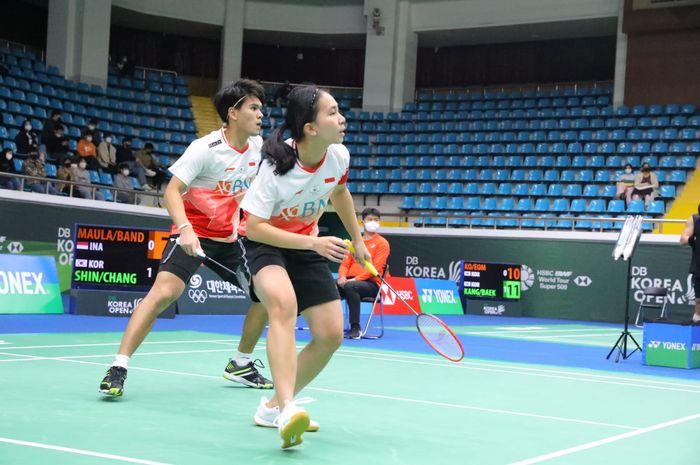 Aksi pasangan ganda campuran Indonesia, Adnan Maulana/Mychelle Chrystine Bandaso pada babak 16 besar Korea Open di Palma Stadium, Suncheon, Kamis (7/4/2022)