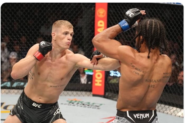 Jagoan yang disebut-sebut sebagai penerus Conor McGregor, Ian Garry, menghadapi Darian Weeks di UFC 273, Minggu (10/4/2022) WIB di Jacksonville, Amerika Serikat.