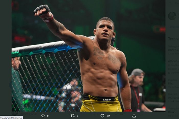 Aksi Gilbert Burns saat berhadapan dengan Khamzat Chimaev pada UFC 273.