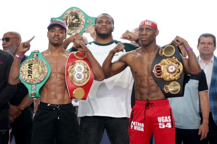 Sesi tatap muka dua petinju kelas welter, Yordenis Ugas (Kanan) dan Errol Spence Jr (kiri), Jumat (15/4/2022)