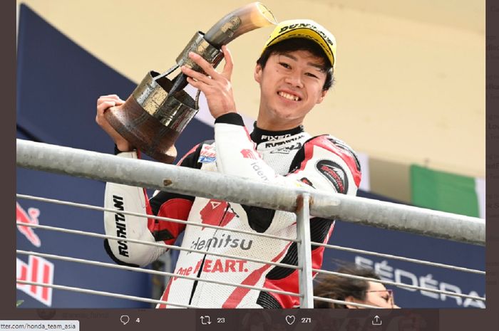 Pembalap Moto2, Ai Ogura, saat berhasil naik podium kedua pada GP Americas.