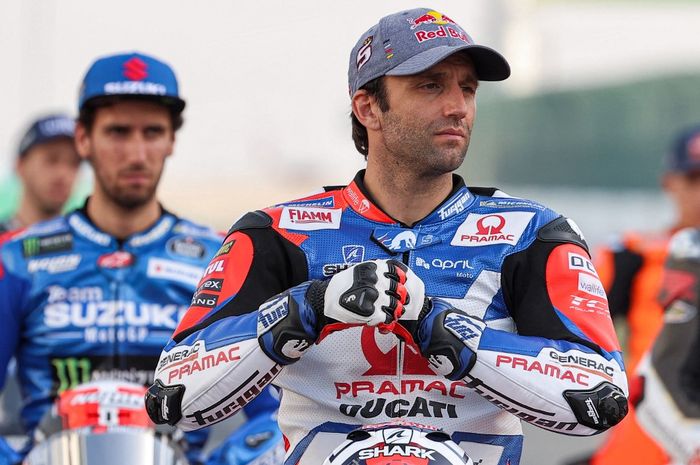 Pembalap Pramac Racing, Johann Zarco, saat sesi pemotretan menjelang seri perdana MotoGP Qatar di Sirkuit Losail, Doha, Qatar, 3 Maret 2022.