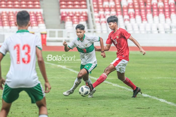 Suasana gim internal timnas U-16 Indonesia di Stadion Utama Gelora Bung Karno, Senayan, Jakarta, 19 April 2022.