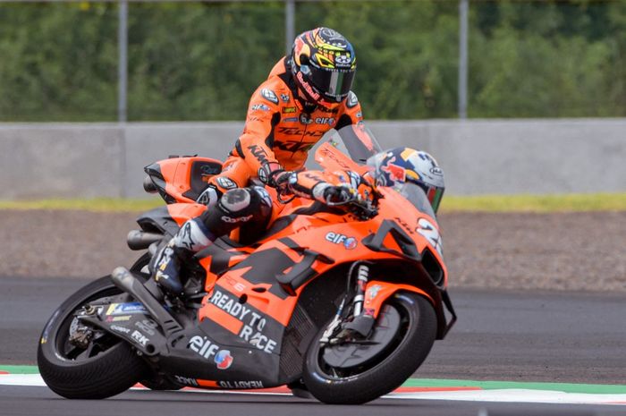 Pembalap rookie KTM Tech3, Remy Gardner saat tampil di MotoGP Indonesia 2022, di Sirkuit Mandalika, Lombok, Indonesia, Sabtu (19/3/2022)