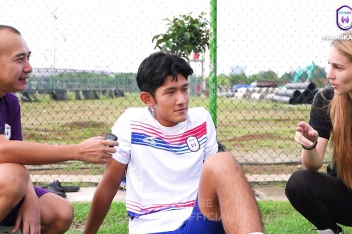 Pemain keturunan Jepang asal Bali, Meru Kimura, mengaku mempunyai kemiripan dengan RANS Cilegon FC, saat diwawancarai di YouTube resmi klub