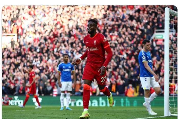 Selebrasi Divock Origi usai mencetak gol dalam laga Liverpool melawan Everton dalam lanjutan pekan ke-34 Liga Inggris 2021-2022 pada Minggu (24/4/2022)