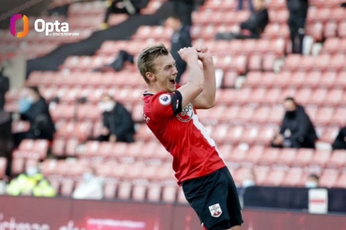 Kapten Southampton, James Ward-Prowse, berhasil mencetak gol perekik ke-14 di Liga Inggris sehingga membuat Crisiano Ronaldo semakin tertinggal.