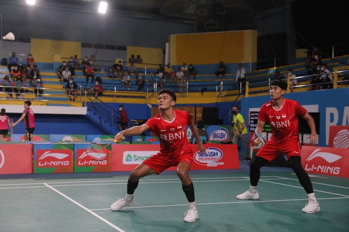 Pasangan ganda putra Indonesia, Muhammad Shohibul Fikri/Bagas Maulana, pada babak pertama Kejuaraan Asia 2022 di Muntinlupa Sports Complex, Manila, Filipina, Selasa (26/4/2022).