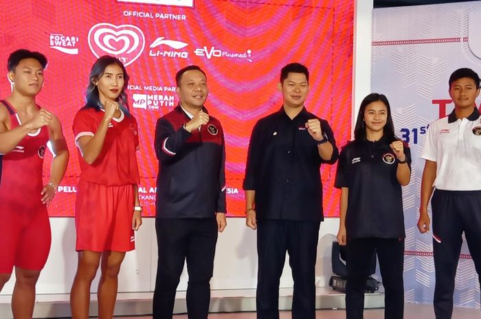 Peluncuran jersey tim  nasionalIndonesia untuk ajang SEA Games 2021 di Kantor NOC Indonesia, Senayan, Jakarta Pusat, Kamis (28/4/2022).