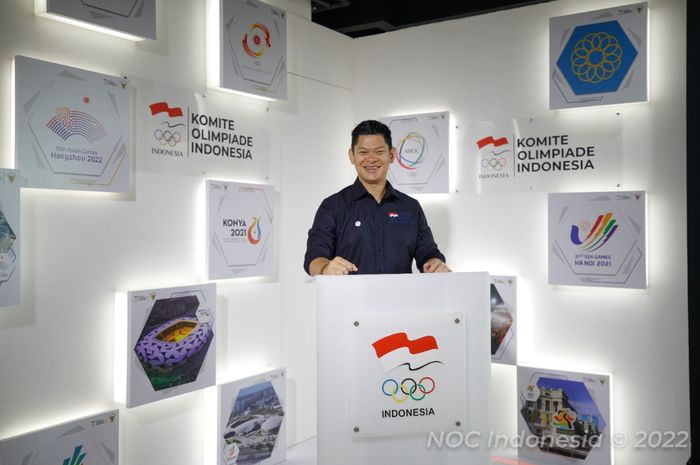 Ketua KOI Indonesia, Raja Sapta Oktohari, saat memperkenalkan NOC Indonesia Studio  untuk semua jurnalis mendapatkan informasi SEA Games 2021 di Gedung KOI, Senayan, Jakarta Pusat, Kamis 28/4/2022).