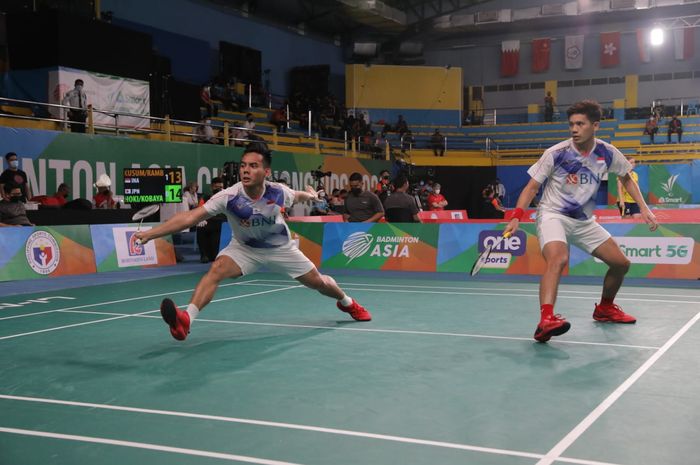 Pramudya Kusumawardana/Yeremia Erich Yoche Yacob Rambitan saat tampil pada perempat final Kejuaraan Asia 2022 yang berlangsung di Muntinlupa Sports Complex, Manila, Jumat (29/4/2022).