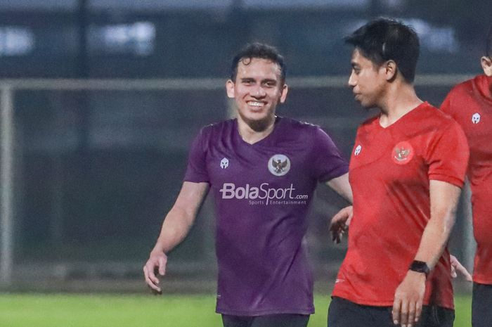 Egy Maulana Vikri nampak mengikuti latihan timnas U-23 Indonesia di Lapangan B, Senayan, Jakarta, 1 Mei 2022.