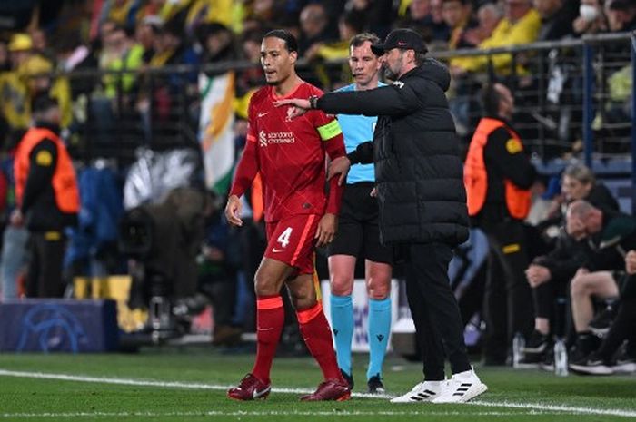 Liverpool tampaknya menjadi kacau setelah Juergen Klopp mengumumkan kepergiannya. Virgil van Dijk cs dilaporkan mulai tidak suka dengan pemilik klub.