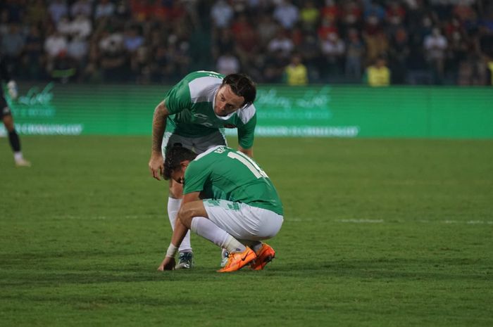 Dua pemain timnas U-23 Indonesia, Marc Klok dan Egy Maulana Vikri, dalam laga melawan Vietnam di SEA Games 2021, Jumat (6/5/2022) di Stadion Viet Tri, Phu Tho.