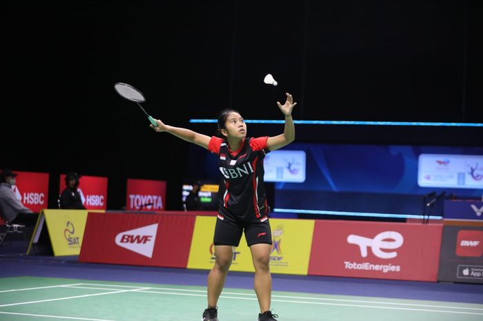 Pebulu tangkis tunggal putri Indonesia, Aisyah Sativa Fatetani, ketika tampil pada penyisihan Grup A Uber Cup 2022 di Impact Arena, Bangkok, Thailand, Selasa (10/5/2022). Dia tampil menghadapi Jerman. 