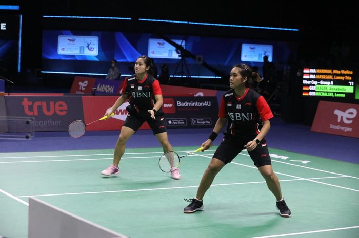 Pasangan ganda putri Indonesia, Nita Violina Marwah/Lanny Tria Mayasari, ketika tampil melawan Jerman pada penyisihan grup A Uber Cup 2022 yang berlangsung di Impact Arena, Bangkok, Thailand, Selasa (10/5/2022).