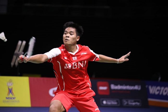 Pemain tunggal putra, Syabda Perkasa Belawa, meninggal dunia. Tampak dalam gambar aksi Syabda saat membela Indonesia pada  pertandingan melawan Korea Selatan di babak penyisihan grup Thomas Cup 2022.