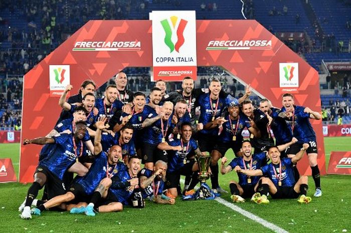 Inter Milan juara Coppa Italia 2021-2022 usai kalahkan Juventus dalam final di Olimpico, Roma (11/5/2022).