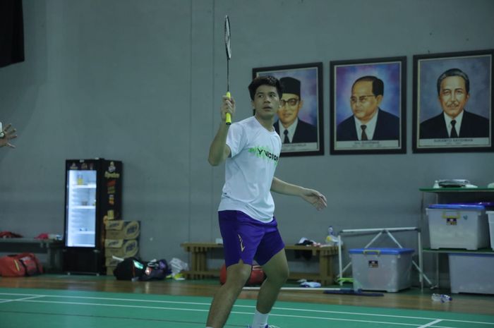 Pemain ganda Indonesia, Yeremia Erich Yoche Yacob Rambitan, saat latihan di Pelatnas Cipayung, Jakarta Timur, Kamis (12/5/2022).