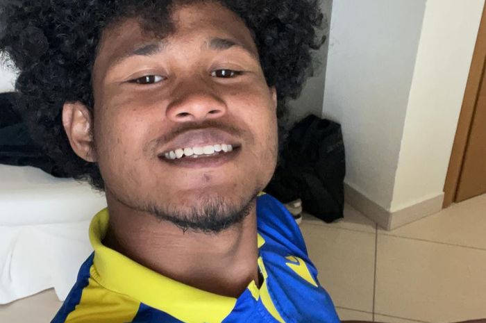 Bagus Kahfi mengenakan jersey klub Yunani Asteras Tripolis FC