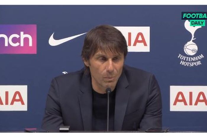 Antonio Conte saat berbicara dalam jumpa pers pascalaga Tottenham vs Arsenal di pekan ke-36 Liga Inggris 2021-2022.