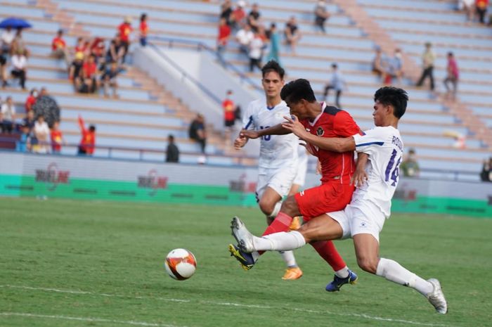 Suasana pertandingan Indonesia vs Filipina di matchday ketiga Grup A SEA Games 2021.