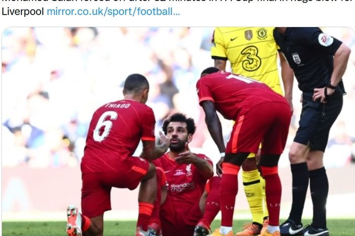 Mohamed Salah mengalami cedera saat Liverpool jumpa Chelsea pada final Piala FA, Sabtu (14/5/2022).