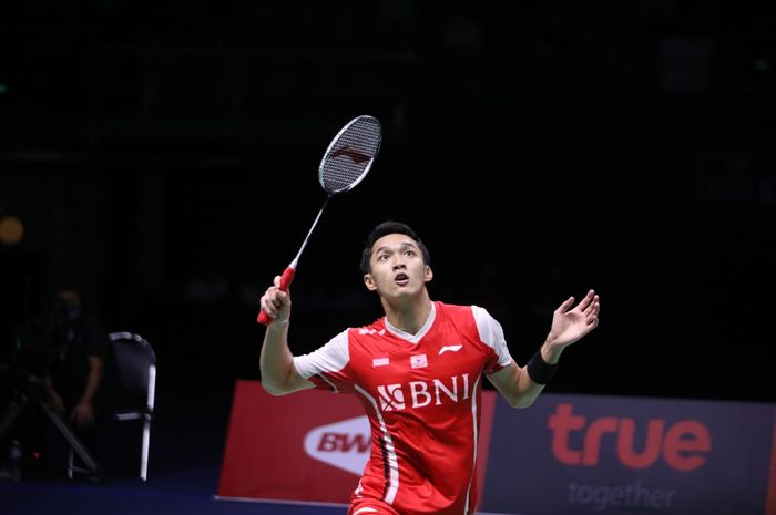 Pebulu tangkis tunggal putra Indonesia, Jonatan Christie, pada partai ketiga final Thomas Cup 2022 di Impact Arena, Bangkok, Thailand, Minggu (15/5/2022).