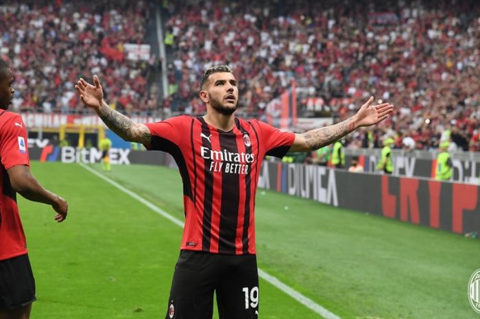 Bek sayap AC Milan, Theo Hernandez, mencetak gol spektakuler ke gawang Atalanta dalam laga pekan ke-37 Liga Italia 2021-2022, Minggu (15/5/2022).