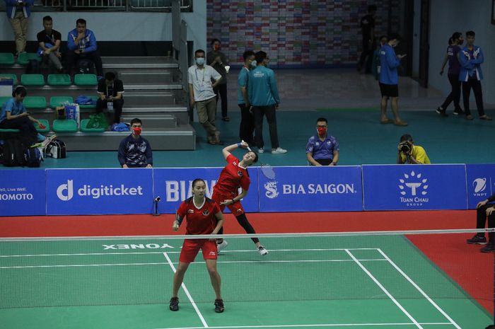 Febby Valencia Dwijayanti Gani/Ribka Sugiarto, ketika menjalani debut sebagai pasangan baru ganda putri. Debut mereka terjadi pada semifinal cabor bulu tangkis nomor beregu putri SEA Games 2021, Selasa (17/5/2022).