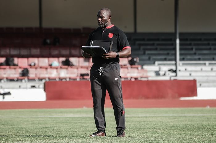 Jacksen F Tiago saat memimpin latihan Persis Solo di Stadion Sriwedari, Surakarta, Rabu (18/5/2022).